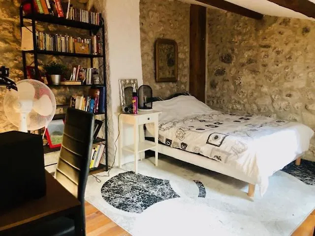 Beau Studio Independant Pour 2 Personnes Dans Village Provencale Salles-sous-Bois France